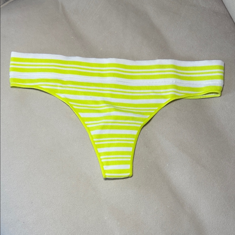 New No Boundaries Thong